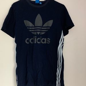 Adidas short sleeve in Men’s Small